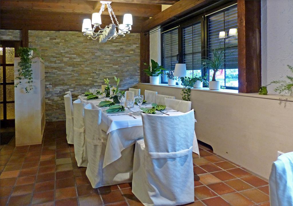 Hotel-Restaurant Schwyzerhuesli Фирнхайм Экстерьер фото