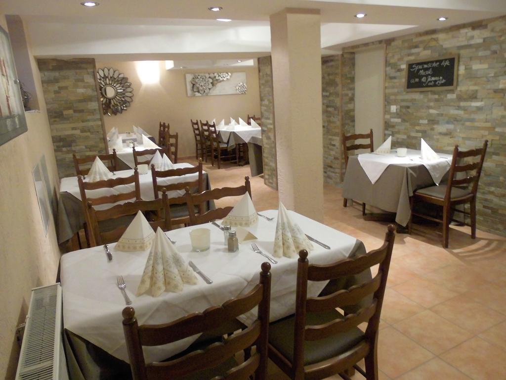 Hotel-Restaurant Schwyzerhuesli Фирнхайм Экстерьер фото