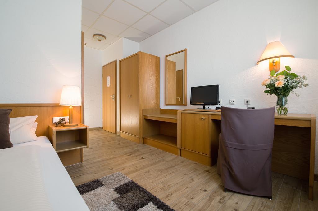 Hotel-Restaurant Schwyzerhuesli Фирнхайм Экстерьер фото