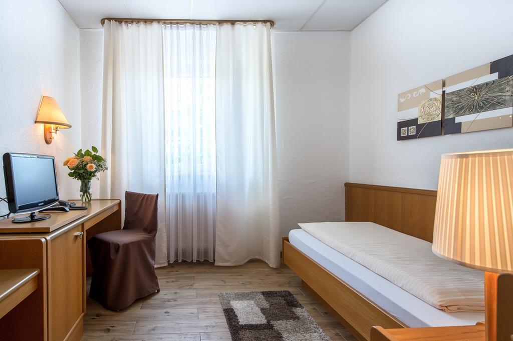 Hotel-Restaurant Schwyzerhuesli Фирнхайм Экстерьер фото
