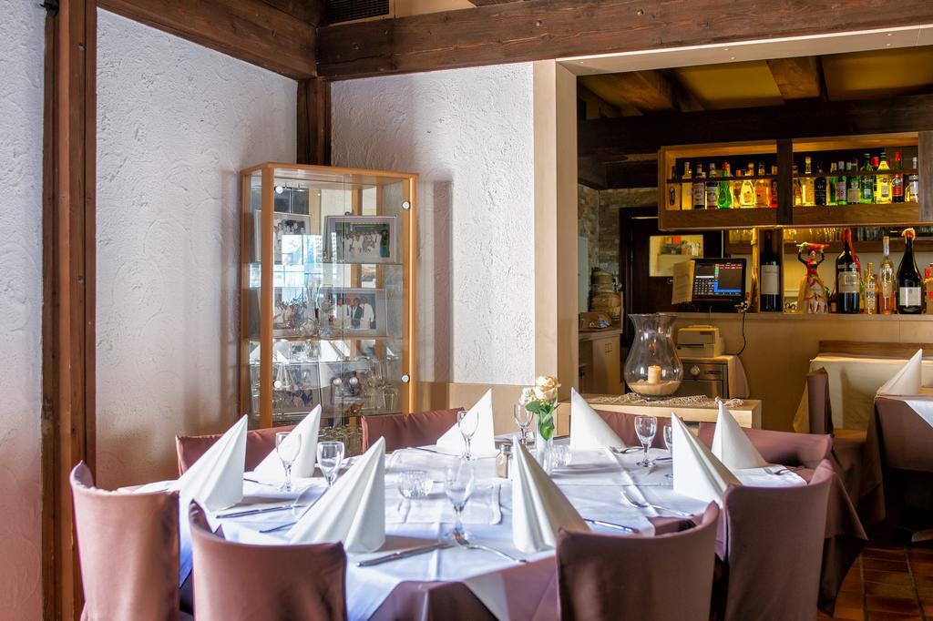 Hotel-Restaurant Schwyzerhuesli Фирнхайм Экстерьер фото